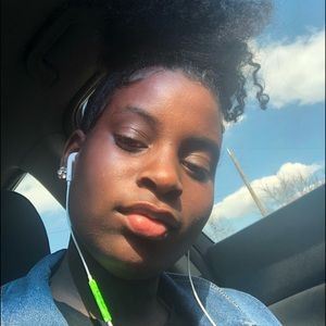 Meet your Posher, Danyia